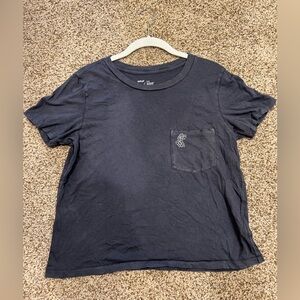 Aerie ladies M dark grey t-shirt with pocket and flower embroidery